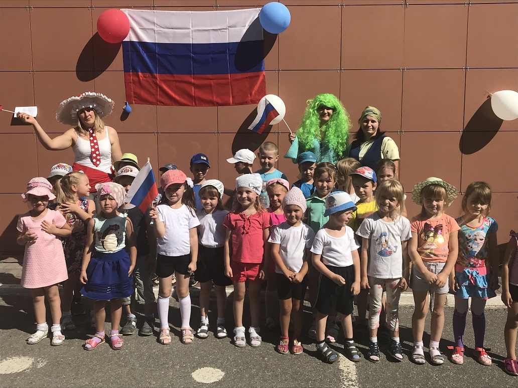 День флага в детском саду «Почемучка» День флага в детском саду «Почемучка»