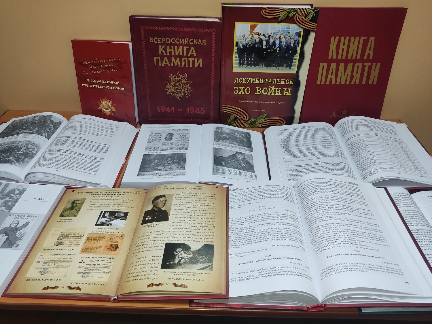 Книжная выставка «Подвиг великий и вечный!» Книжная выставка «Подвиг великий и вечный!»